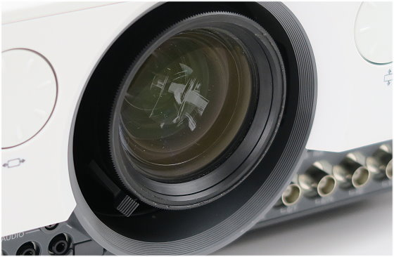 Sony VPL-FH31 Beamer LCD 4300 ANSI-Lumen FullHD (Lampe abgelaufen) Kratzer C- Ware